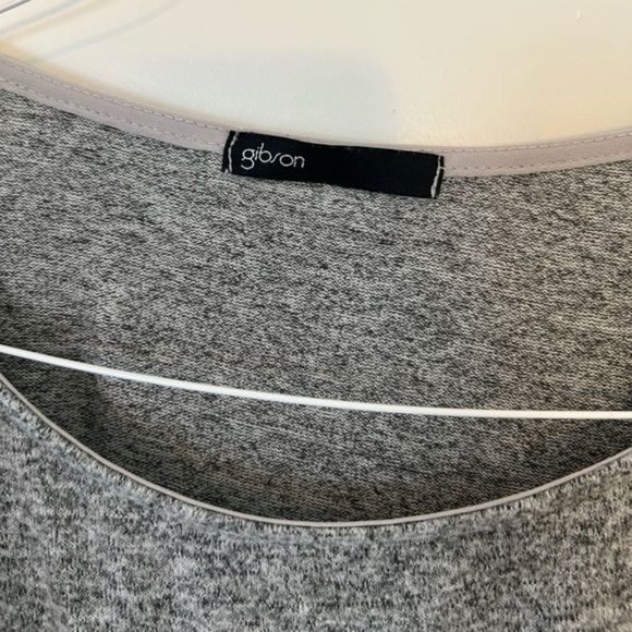 Gibson Grey Sweater (M) - Picture 2 of 4
